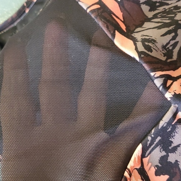 Lululemon crop top. Sports bra. Excellent condition, quality. No size tag S/M - Picture 10 of 11